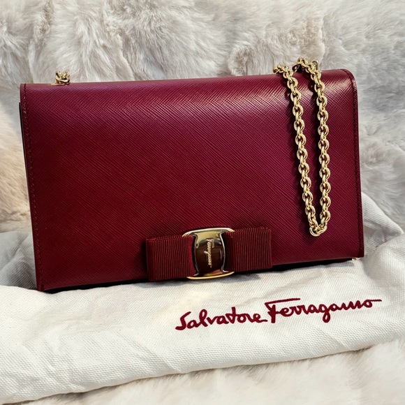 Salvatore Ferragamo Burgundy Leather Vara Bow Chain Shoulder Bag - Picture 2 of 12
